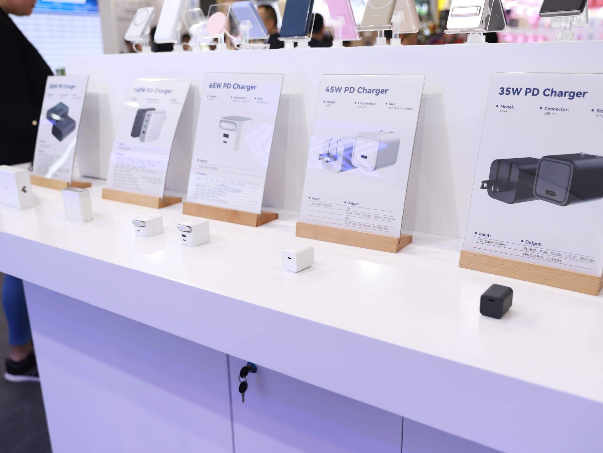港环球资源消费电子展产品荣获环球资源创新大奖不朽情缘游戏手机版AOHAI奥海科技亮相香(图1)